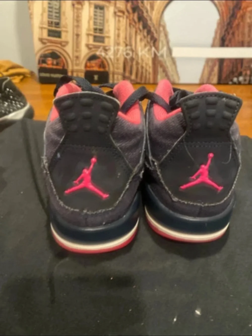 Nike Kids Low-Top Sneakers in Black & Red